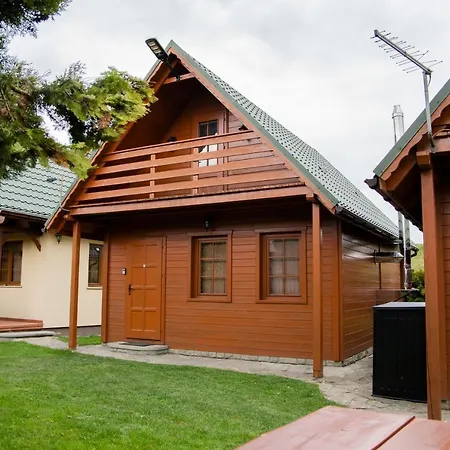 Nad Jeziorem-wodnik بيت للعطل *