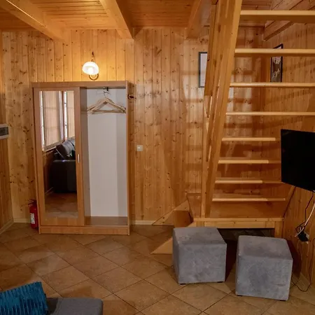 Nad Jeziorem-wodnik Nyaraló *