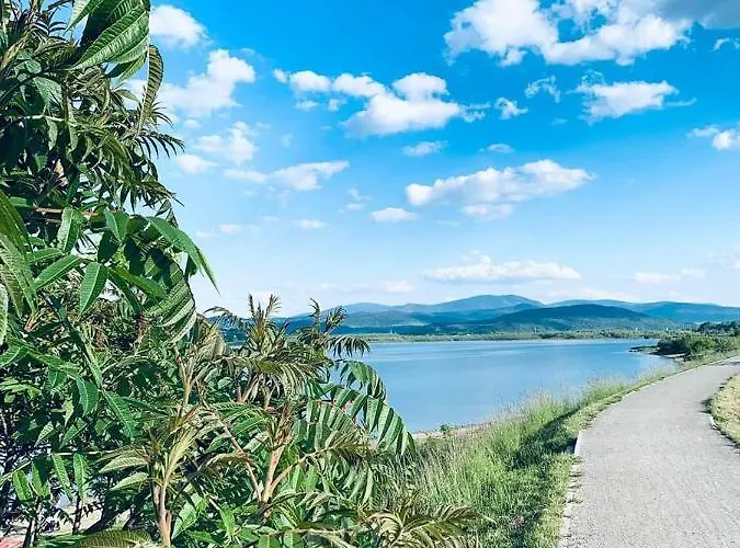 Nad Jeziorem-wodnik Dom wakacyjny Zarzecze (Silesia)