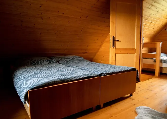 Dom wakacyjny Nad Jeziorem-wodnik Zarzecze (Silesia)