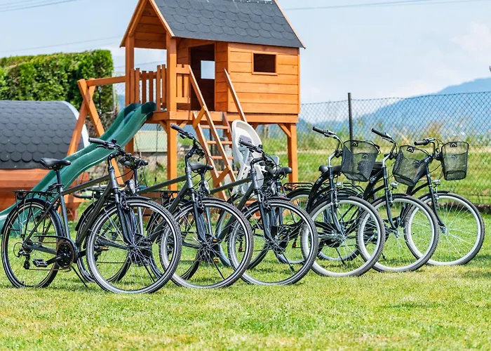 Nad Jeziorem-wodnik Dom wakacyjny *